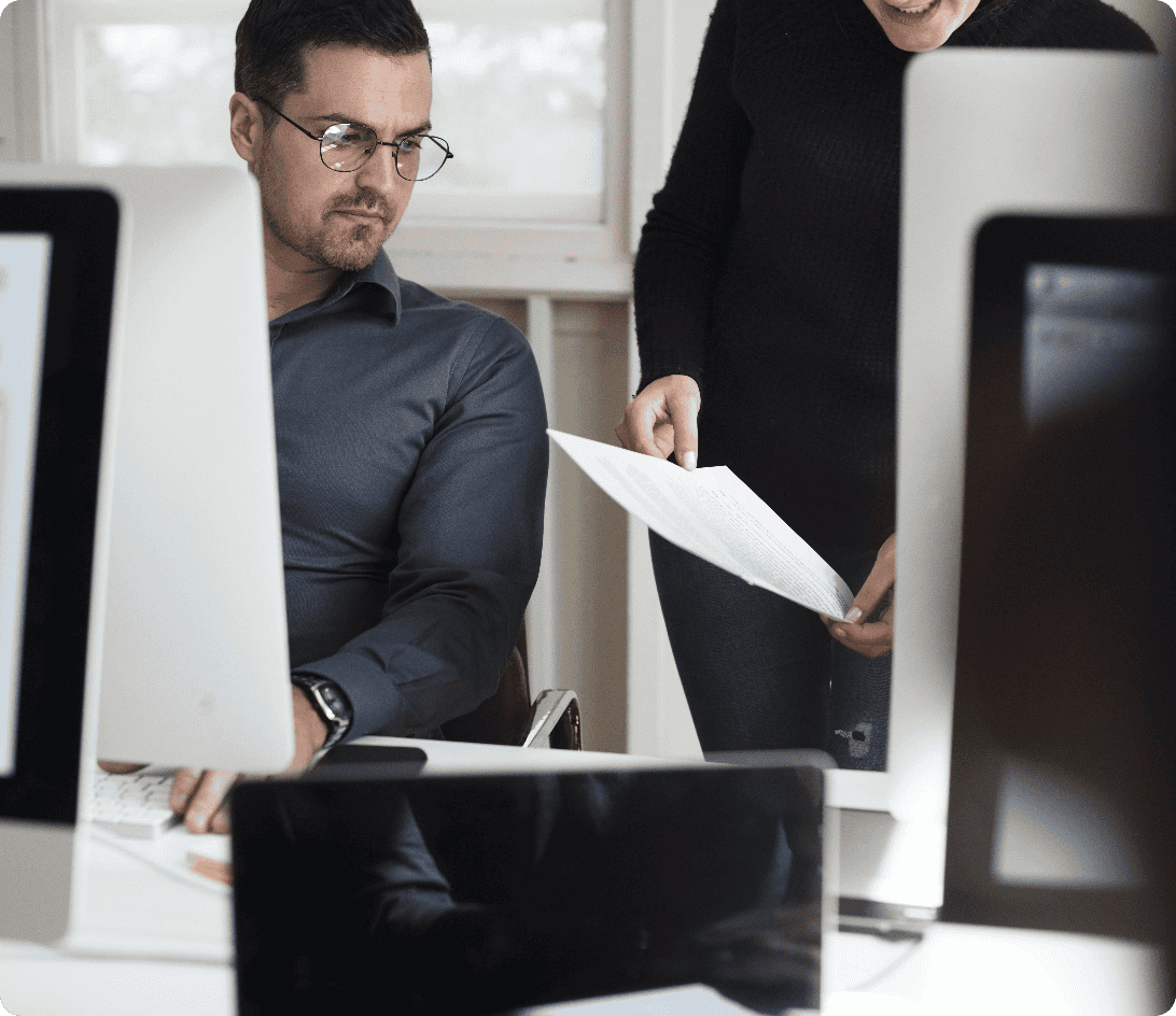 diverse-business-people-working@2x